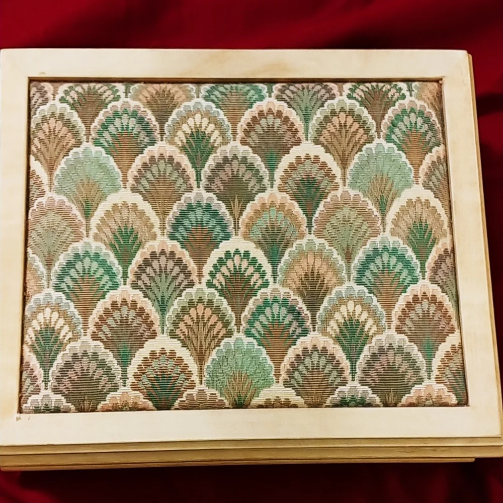 Vintage Reed & Barton  top of dresser jewelry box
